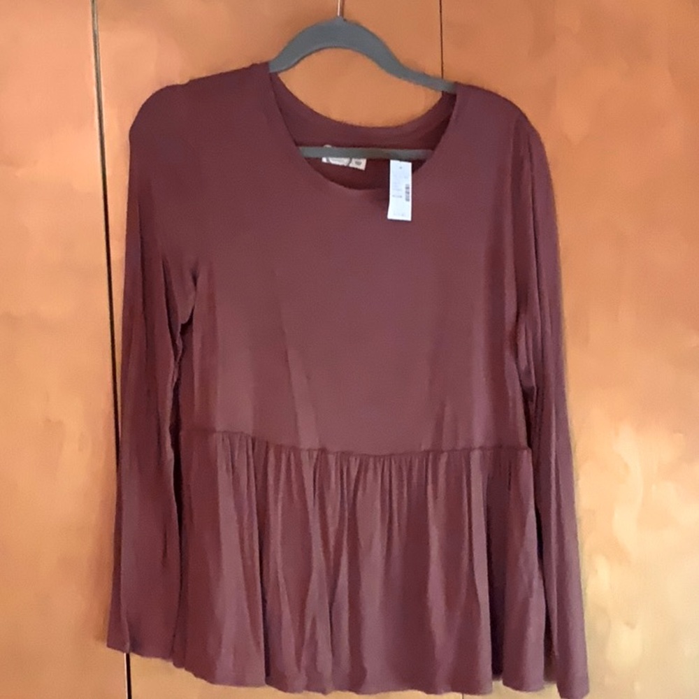 Maurice’s long sleeve rust/brown top with ruffled bottom